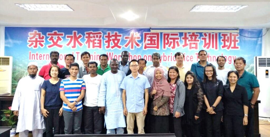 Dua Staf Dosen Departemen AGH Ikuti International Training of Hybrid Rice in Hunan, China