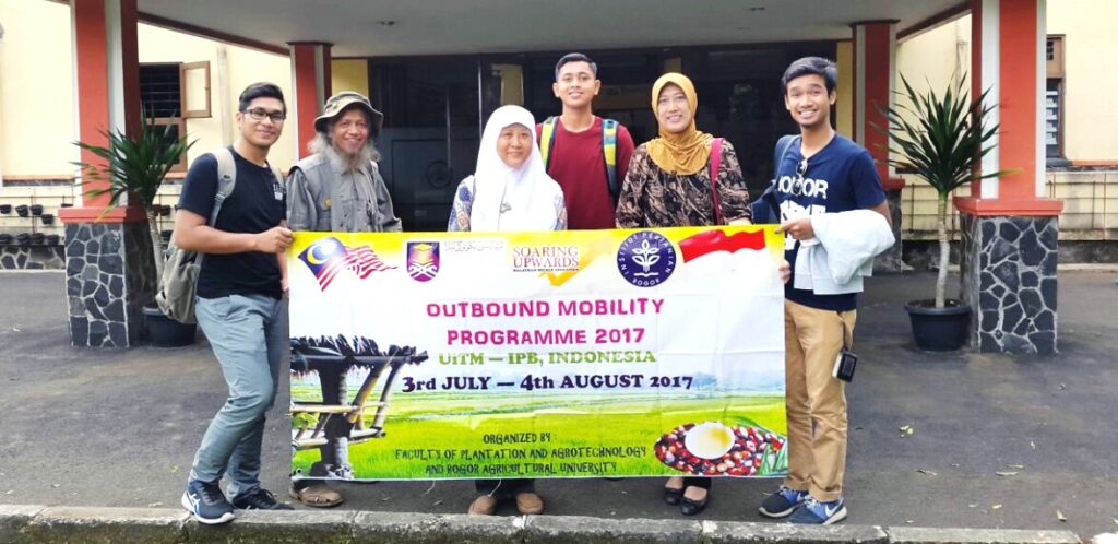 Tiga Mahasiswa Diploma dari Malaysia Magang tentang Kultur Jaringan di IPB