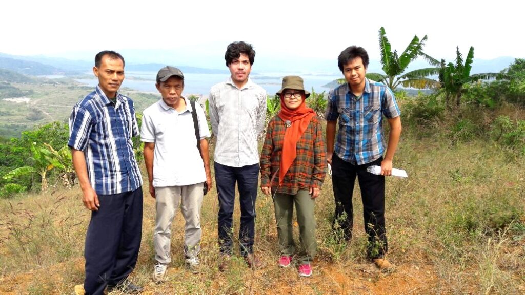 Prof. Satriyas Ilyas Survey ke Sumedang untuk Persiapan Penelitian Kacang Bogor